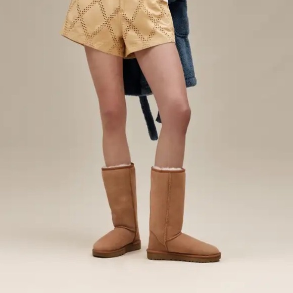 UGG Classic Tall II Sheep Lined Slip On boots in Chestnut Size 8 - Picture 1 of 12